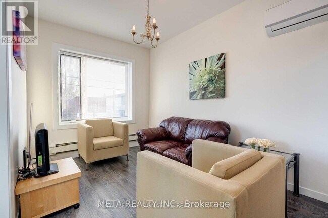 Photo du bâtiment - 3224-3224 Danforth Ave