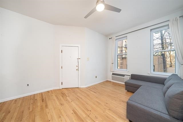 Building Photo - 310 9th St