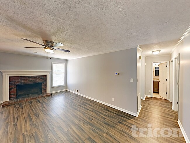 Building Photo - 33 Eva Ln