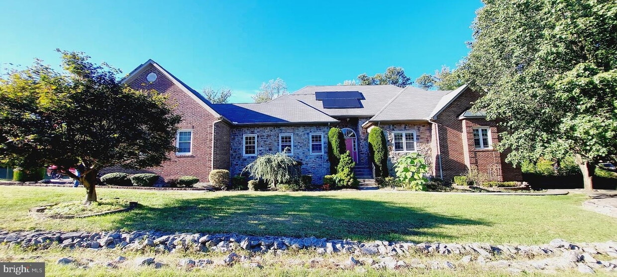 Foto principal - 9008 Doris Dr