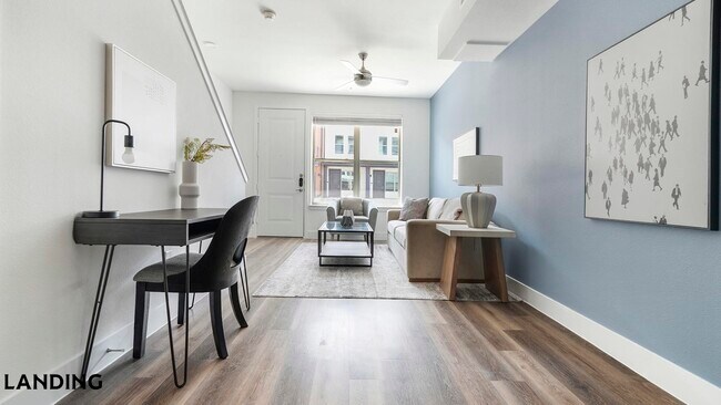 Foto del edificio - 6525 Ed Bluestein Blvd