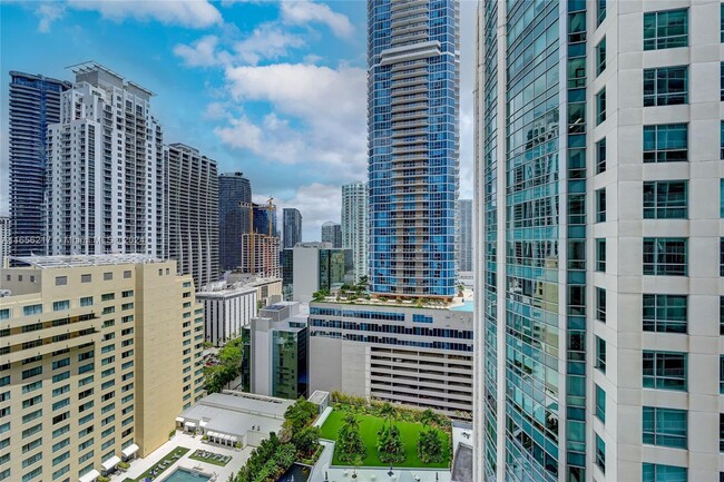 Foto del edificio - 1200 Brickell Bay Dr