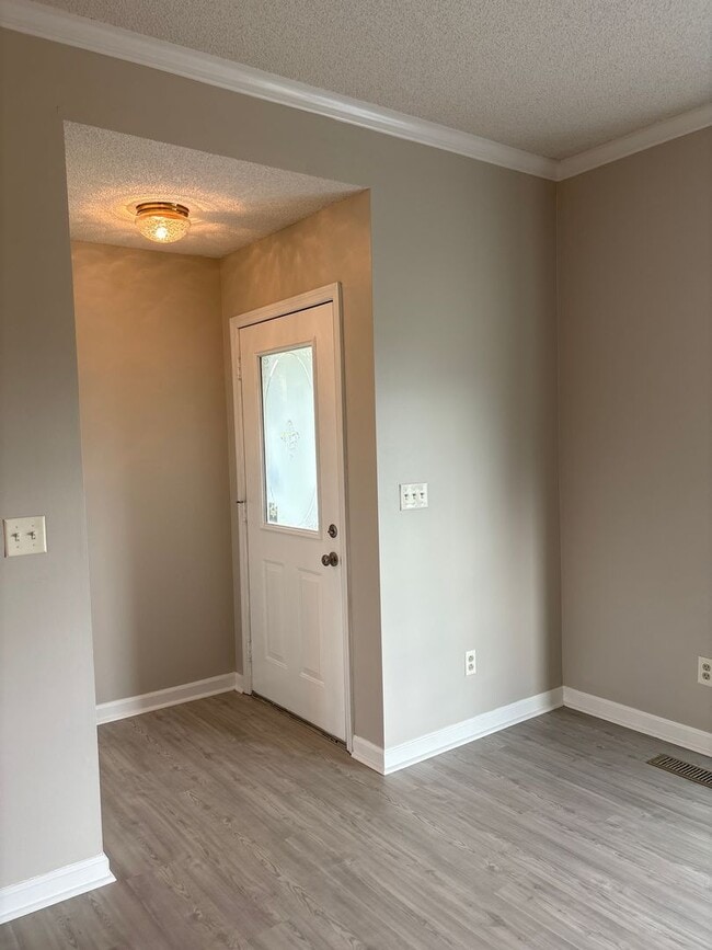 Building Photo - Spacious Brick Home with Fenced-In Back Yard!
