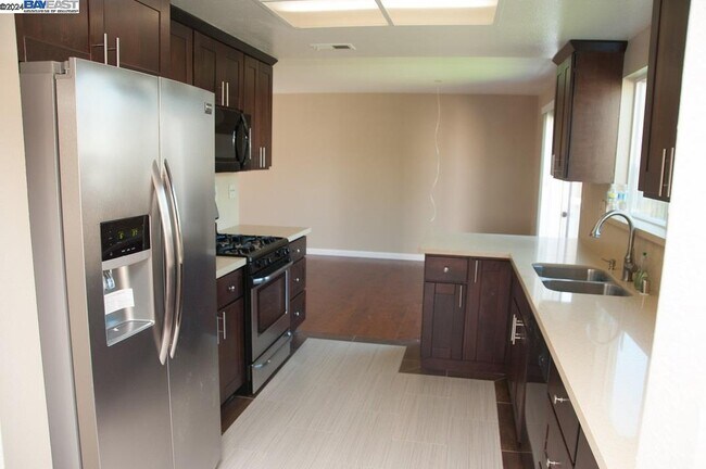 Building Photo - 4253 Othello Dr