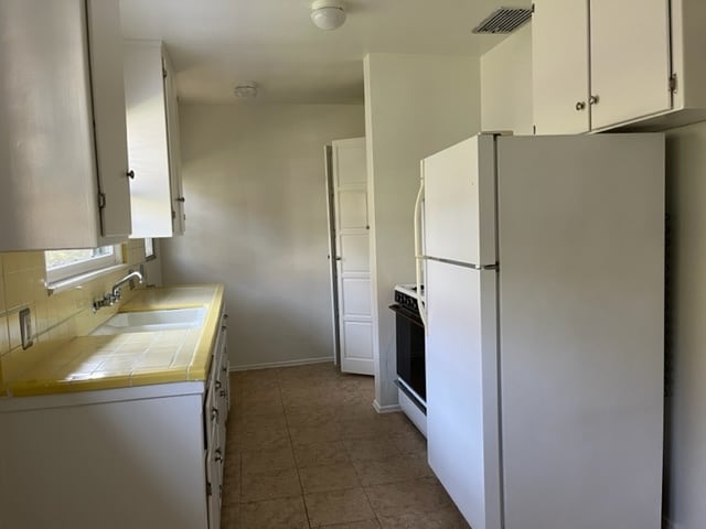 Building Photo - 10856 Camarillo St