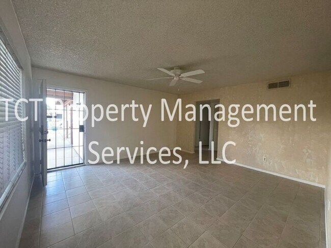 Building Photo - Private yard in the heart of Tempe!