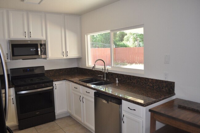 Building Photo - 4BR/2BA Single Family Poway Home “Single L...