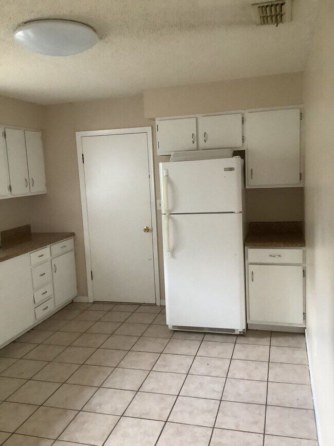Building Photo - COMING SOON! Three Bedroom Two Bathroom Ho...