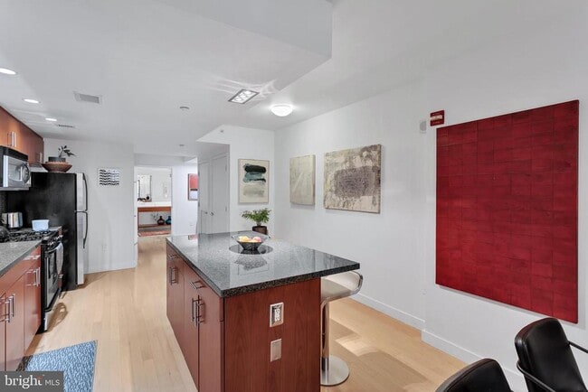 Building Photo - 912 F St NW