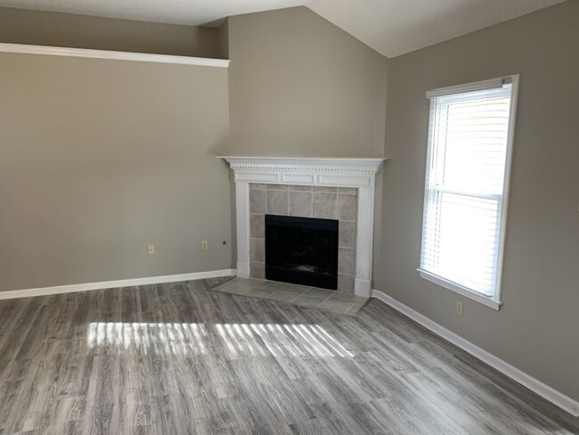 Foto del edificio - 9003 Chimneyrock Blvd.