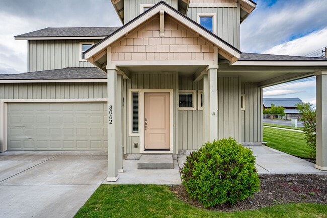Building Photo - NE 3 Bdrm, 2 Bath House, Air Conditioning,...