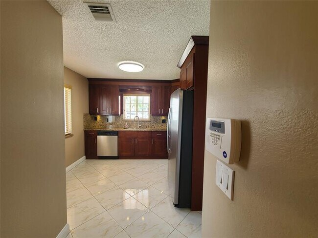 Building Photo - 1427 SW 48th Terrace