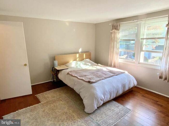 Foto del edificio - 5459 Woodenhawk Cir