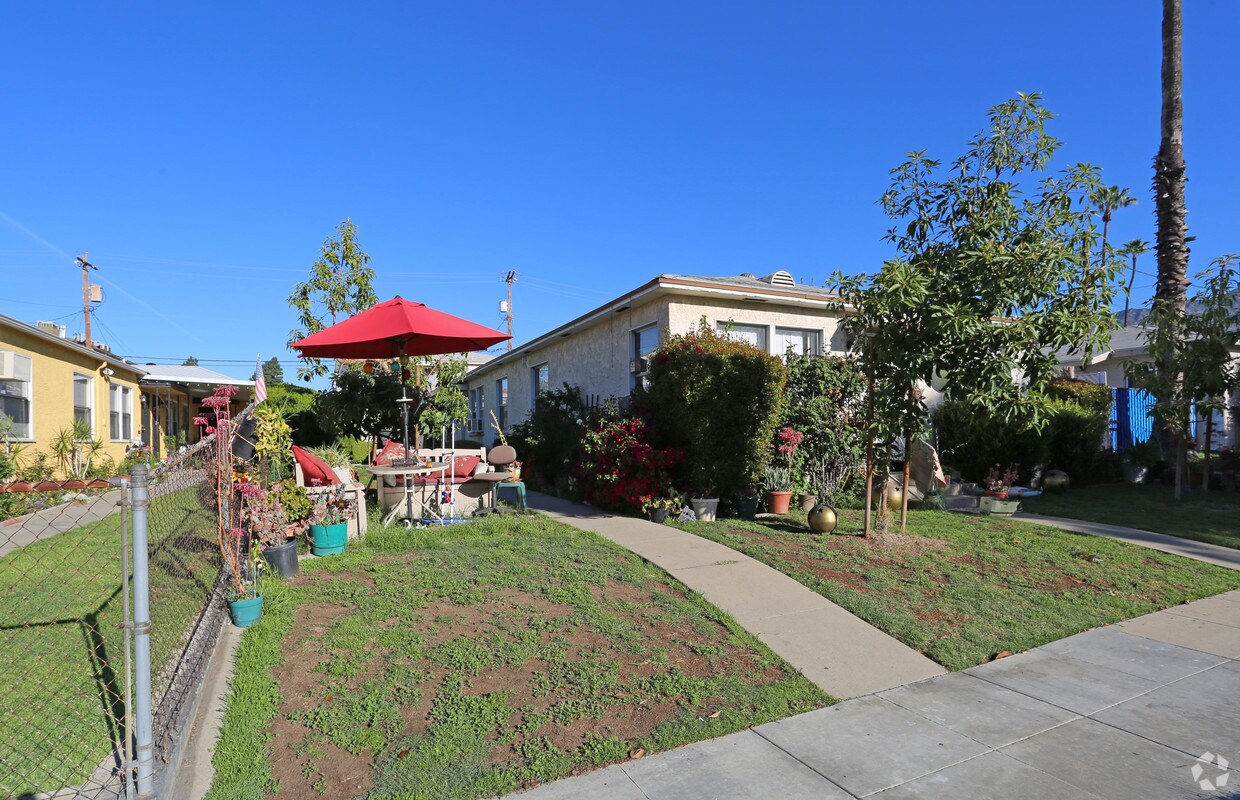 Building Photo - 323 E Valencia Ave