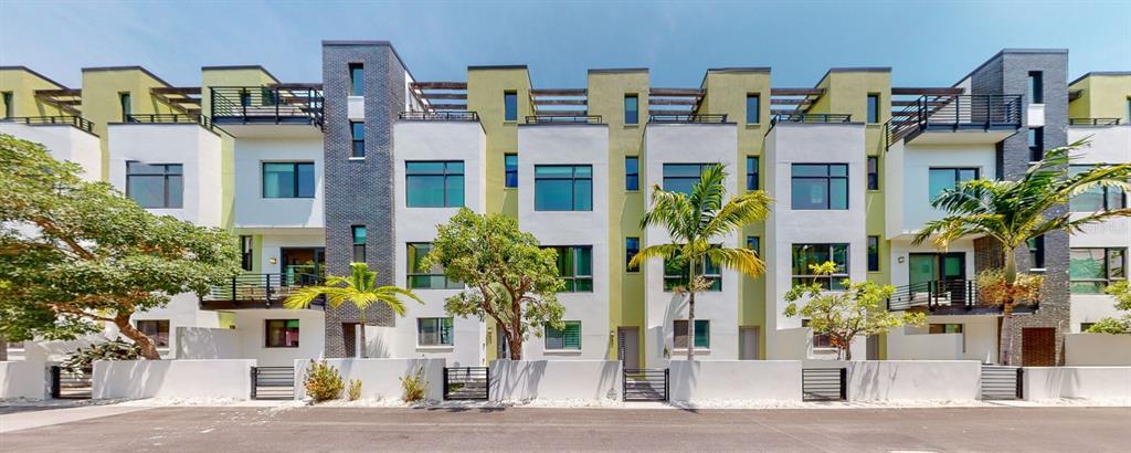 Foto principal - 931 Arlington Ave N