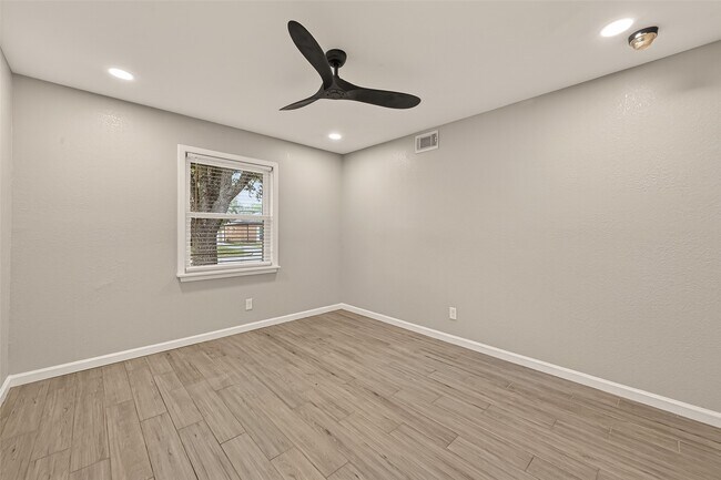 Foto del edificio - 4955 Wigton Dr