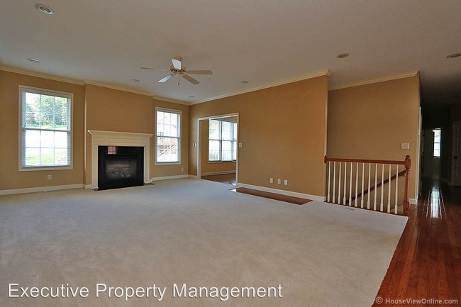 Building Photo - 2162 Sussex Dr