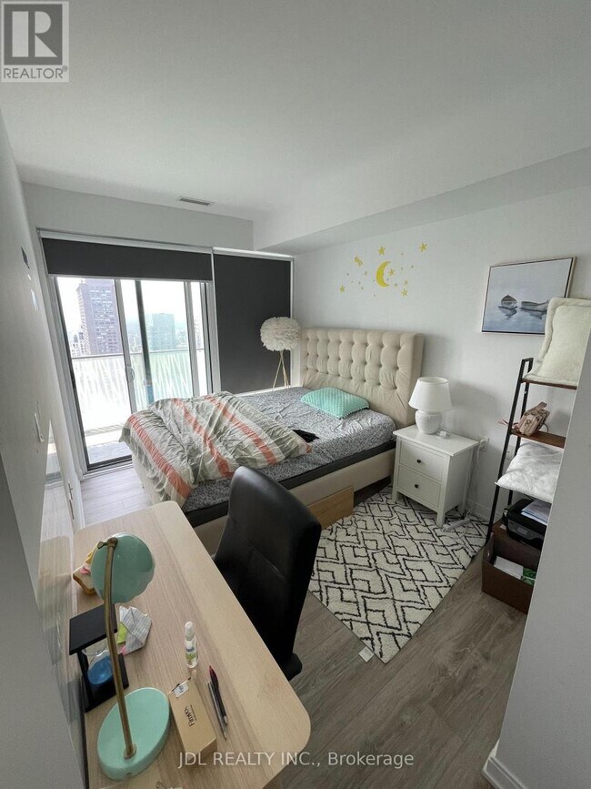 Photo du bâtiment - 42 Charles St E