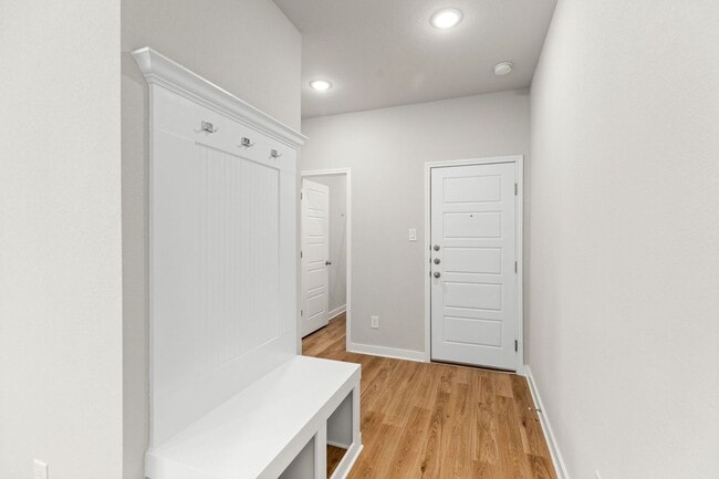 Building Photo - Luxury Duplex South of Austin in Buda