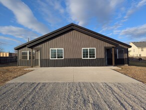 Building Photo - 597 SE 110th Rd