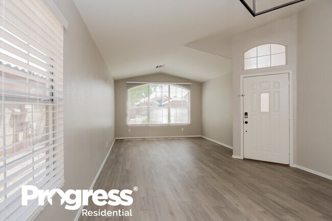 Foto del edificio - 3918 E Stanford Ave