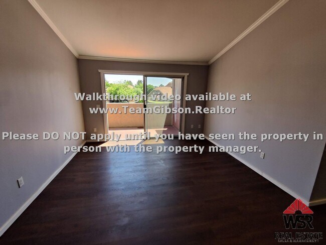 Building Photo - 2 Bedroom / 2 Bathroom Upstairs Condo