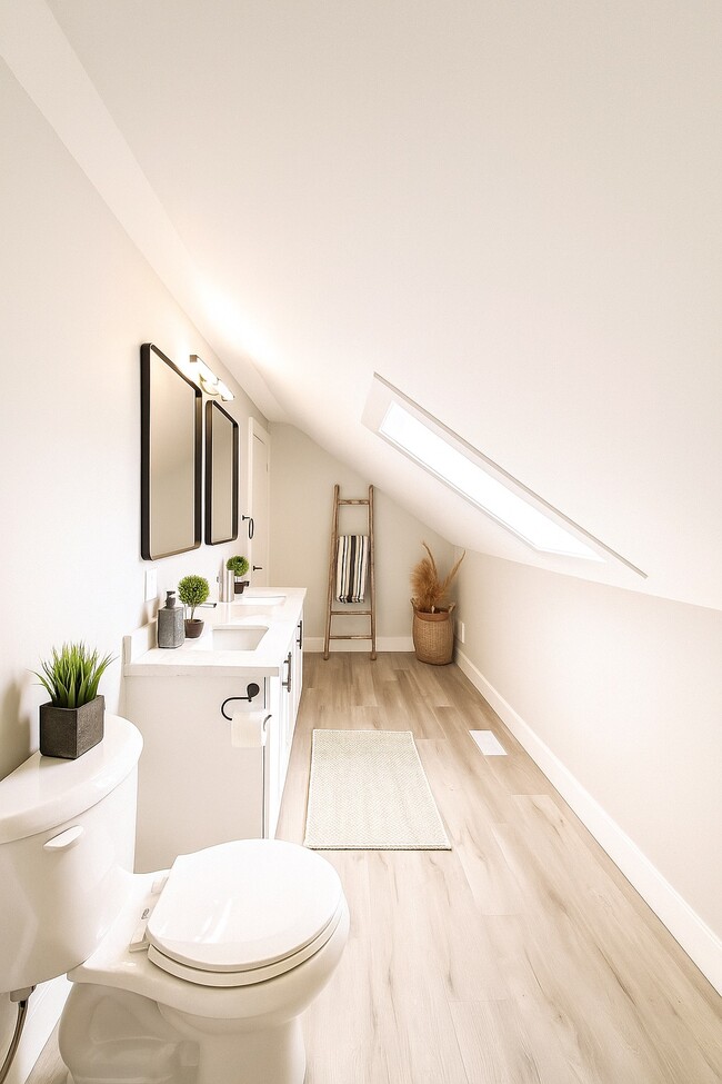Bathroom 2 - 648 Bethune St