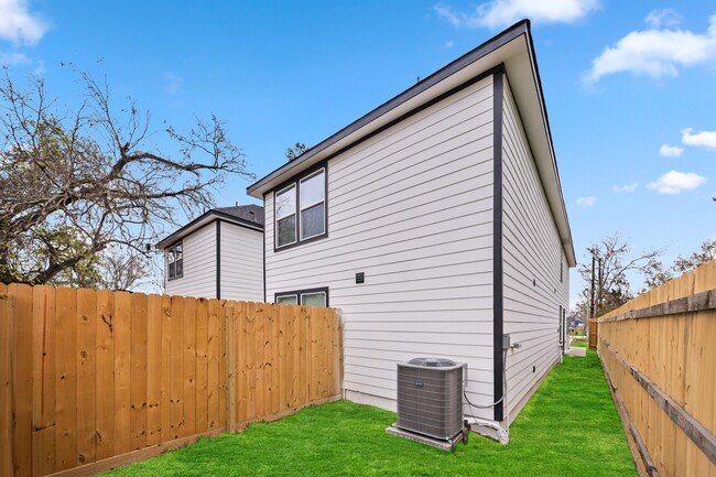 Foto del edificio - 8211 Bigwood St