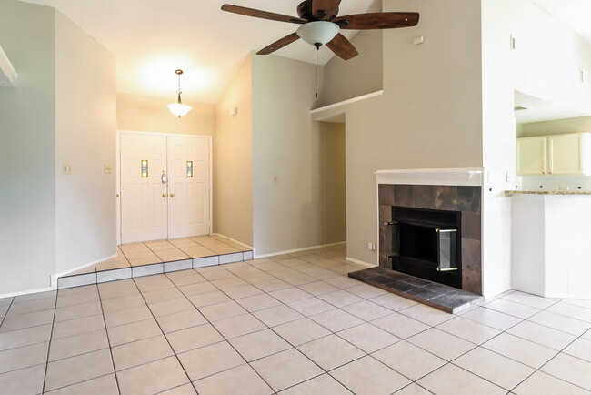 Building Photo - 2605 Mountainview Dr