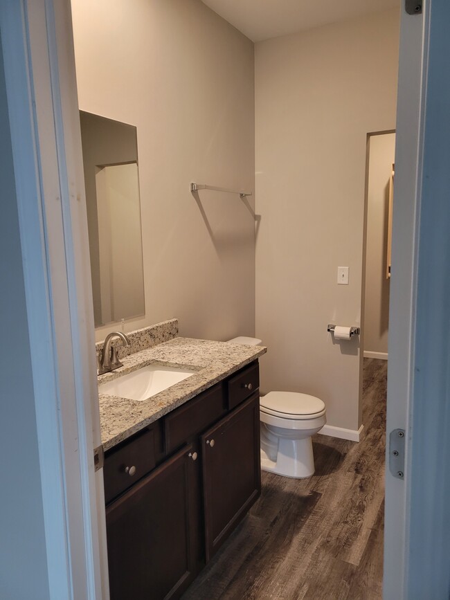 Building Photo - 1305 Azena St