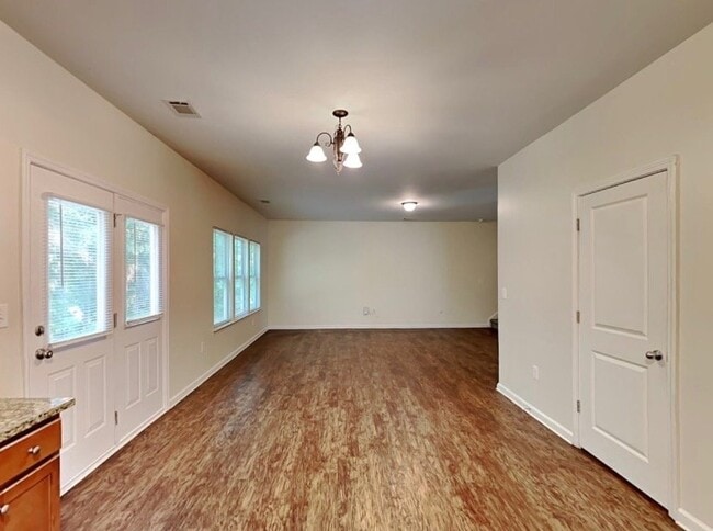 Building Photo - 2495 Valley Creek Dr