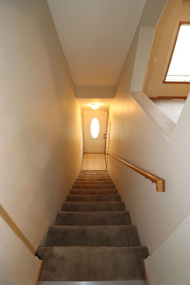 Building Photo - Spacious Town House for Rent