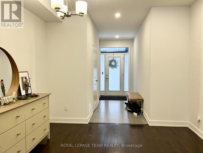 Building Photo - 57 Heirloom St