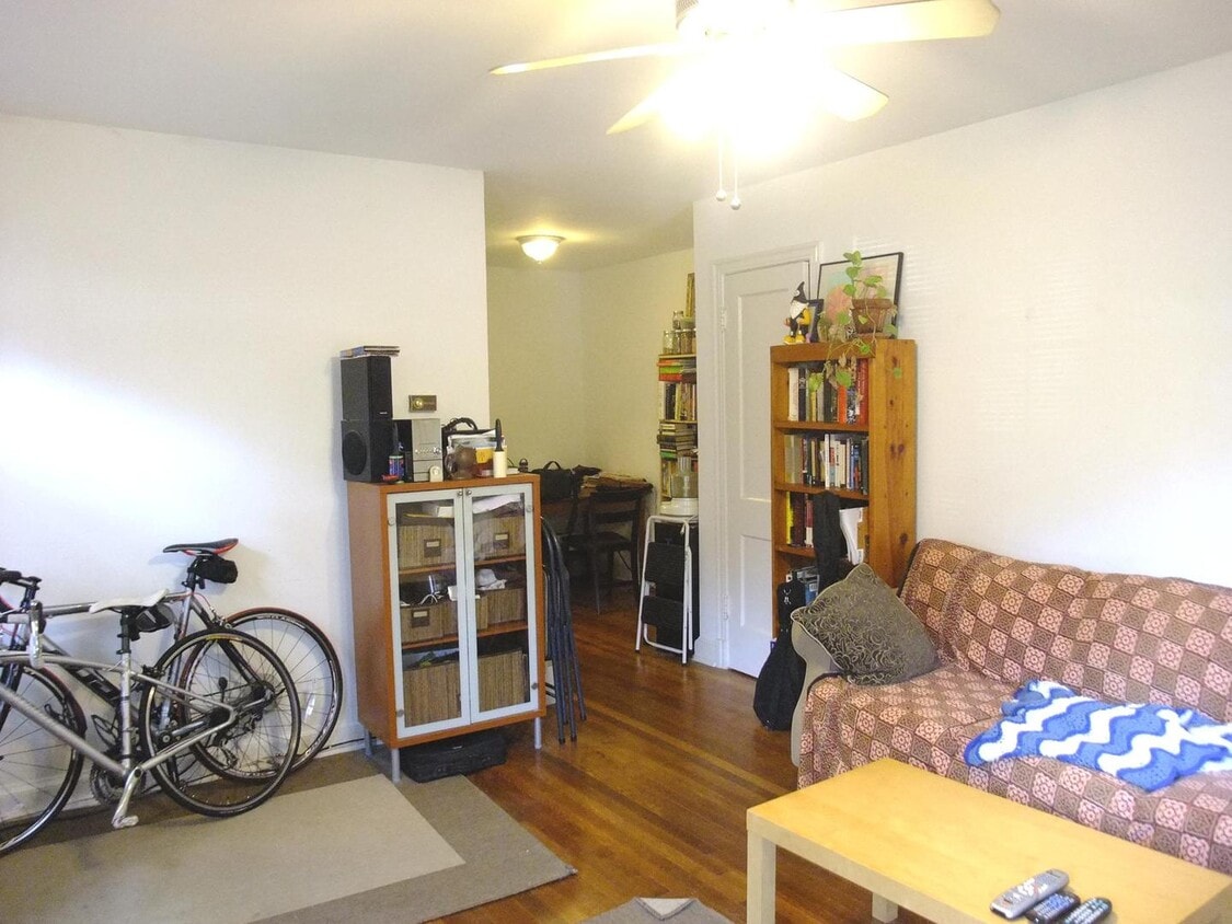Primary Photo - 8404 Greenwood Ave