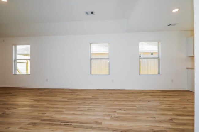 Building Photo - 11067 N Lake Mist Ln