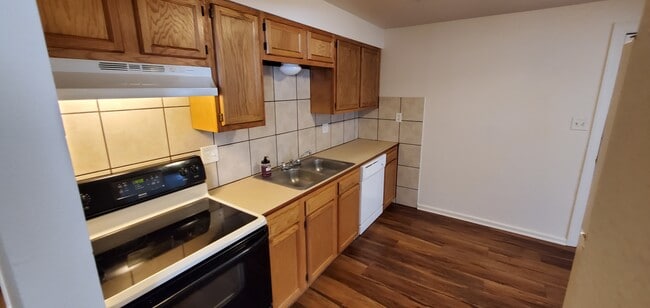 Building Photo - 5810 Oneida St