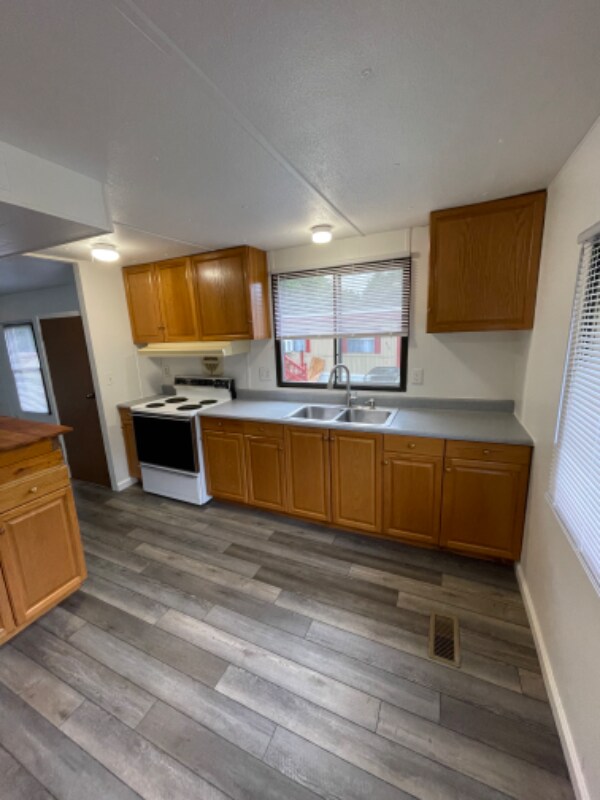 Building Photo - 313 Pearl Ln