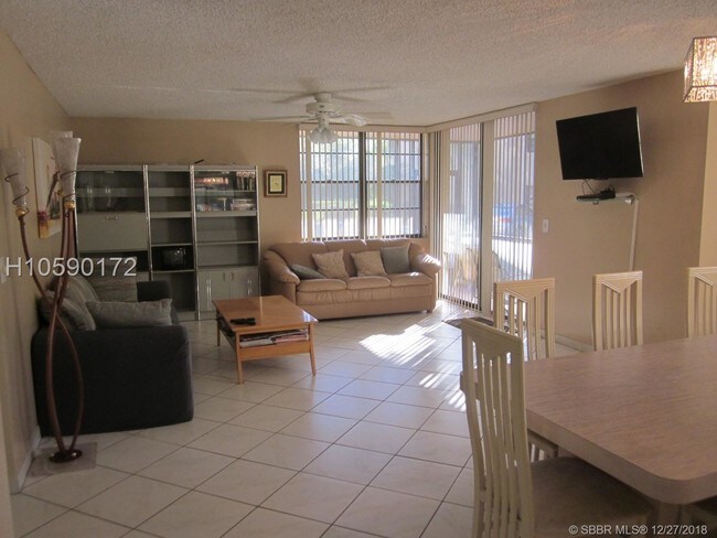 Foto del edificio - 3900 N Hills Dr