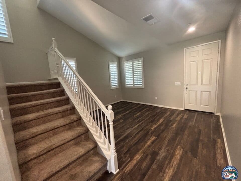 Primary Photo - 642 Las Lomas St