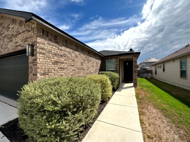 Foto del edificio - 3 Br 2 baths