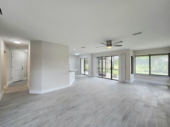 Foto del edificio - 7170 Golden Eagle Ct