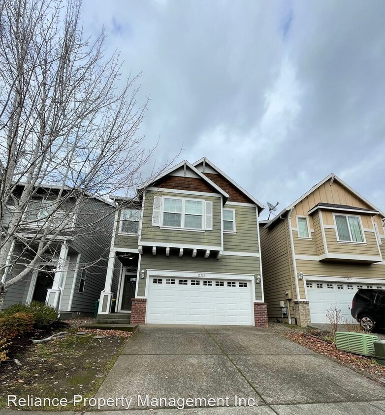 3 br, 2.5 bath House 15755 SW Kingfisher... House Rental in