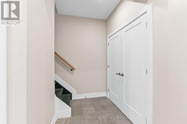 Building Photo - 419 Ravenhill Ave