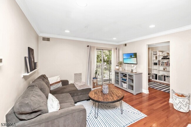 Building Photo - 52 Brookside Ln