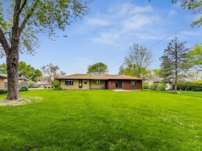 Foto del edificio - 6027 Lincoln Ave