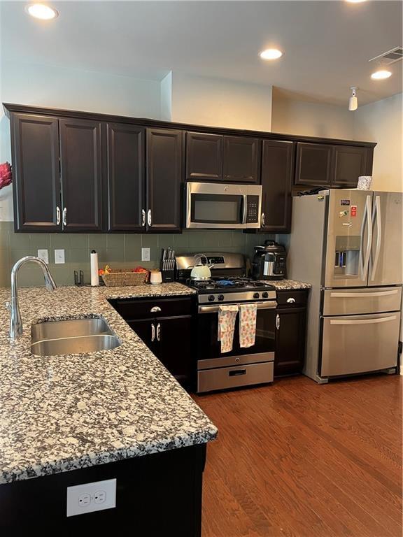 Foto del edificio - 7105 Elmwood Ridge Ct