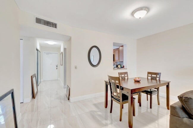 Foto del edificio - 14723 Cumberland Dr