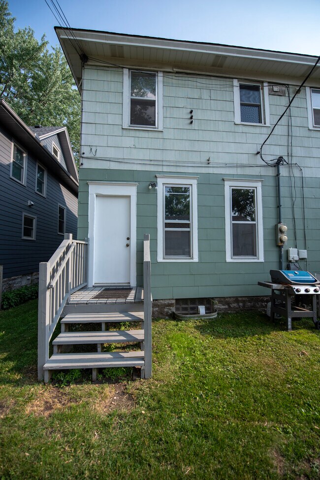 Foto del edificio - 1869 Carroll Ave