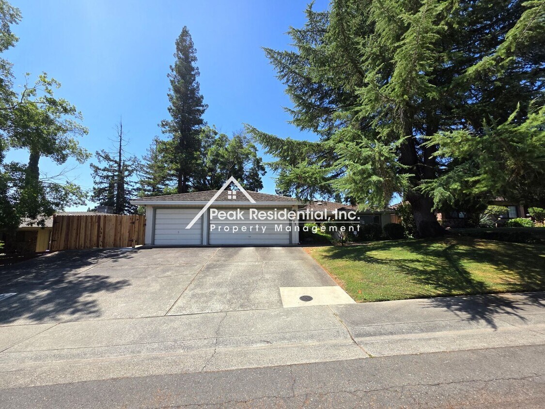 Building Photo - Nice Fair Oaks 3bd/2ba Home with 3 Car Gar...