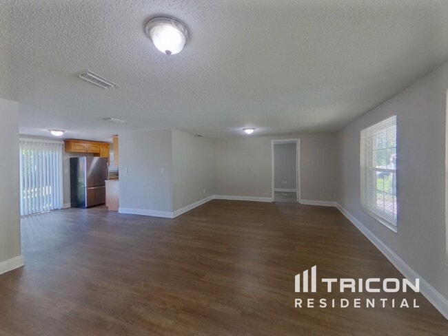 Building Photo - 1017 Jadewood Ave